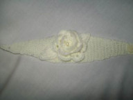Crochet headband with a roses on it