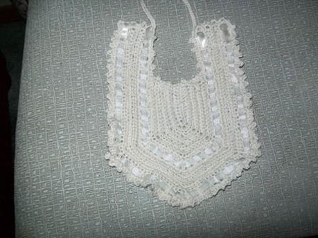 V crochet cotton bib no3