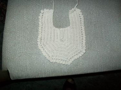 Crochet cotton bibs plain V style no 1